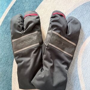 Pearl Izumi Black Gloves with Subtle Red Details